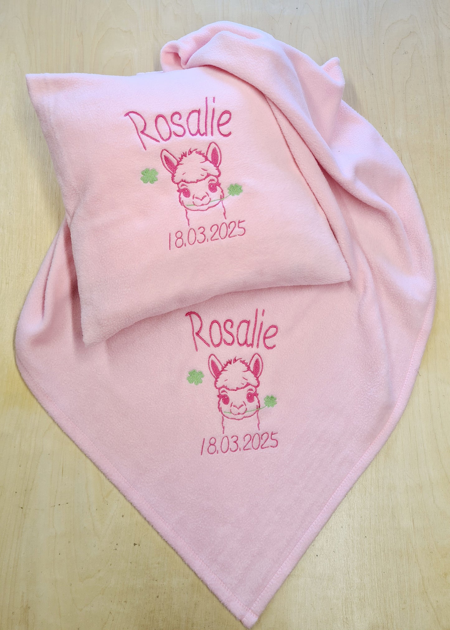 Sparset Babydecke und Kissen mit Namen bestickt *Alpaka*