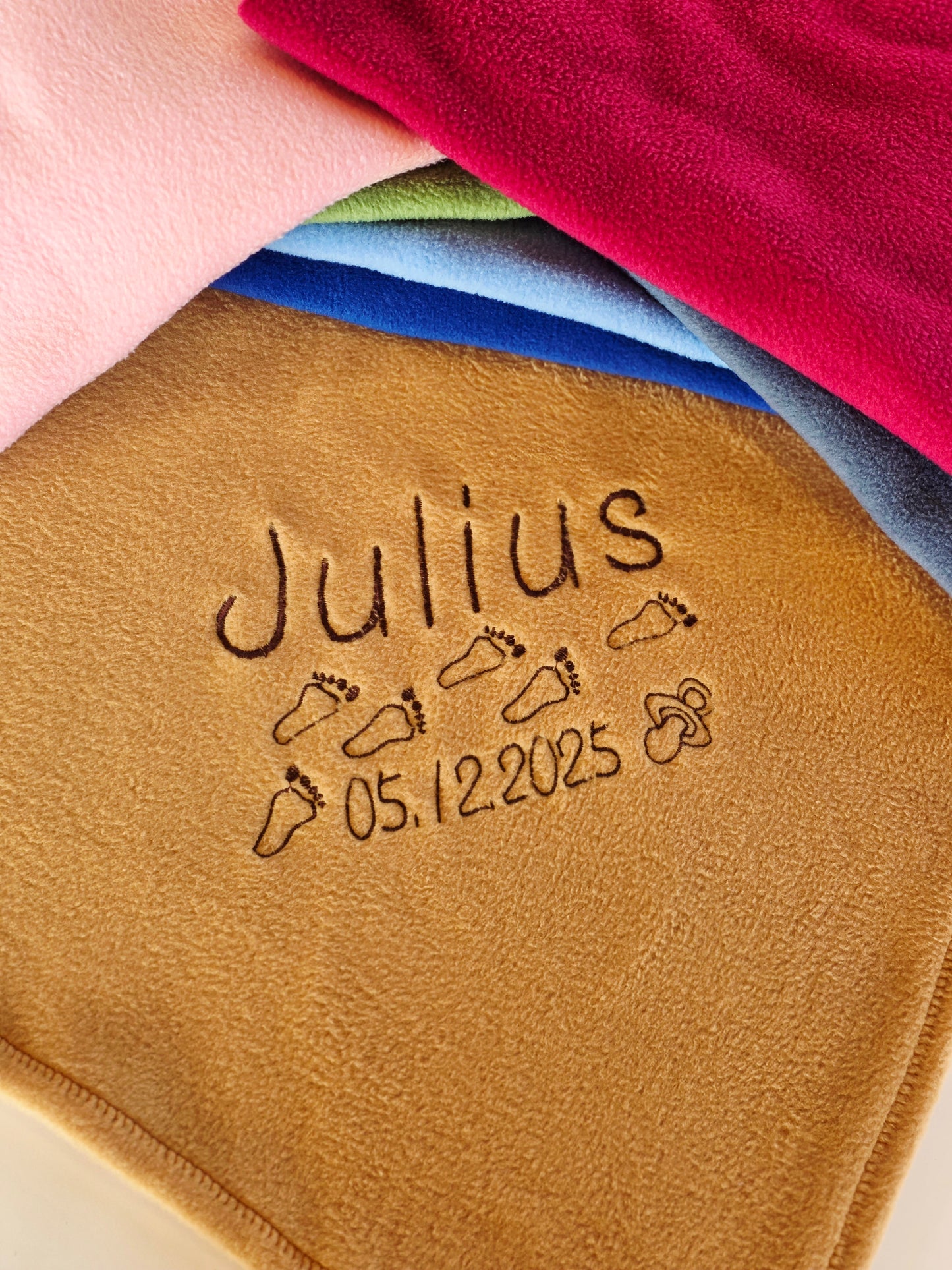 Babydecke / Kuscheldecke / Taufdecke mit Namen bestickt *Füßchen*