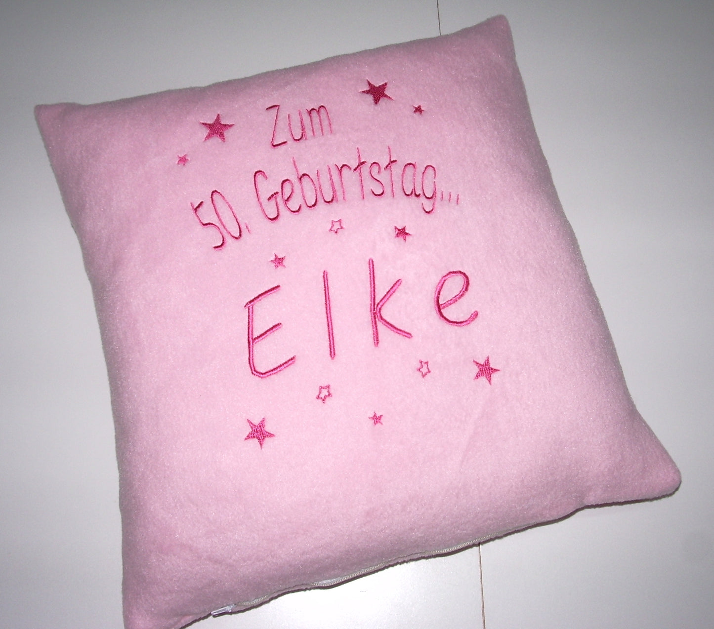 Kuschelkissen mit Namen und Spruch bestickt